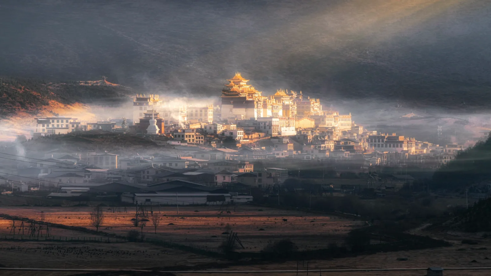 Gedansongzanlin Temple in Morning Mist
