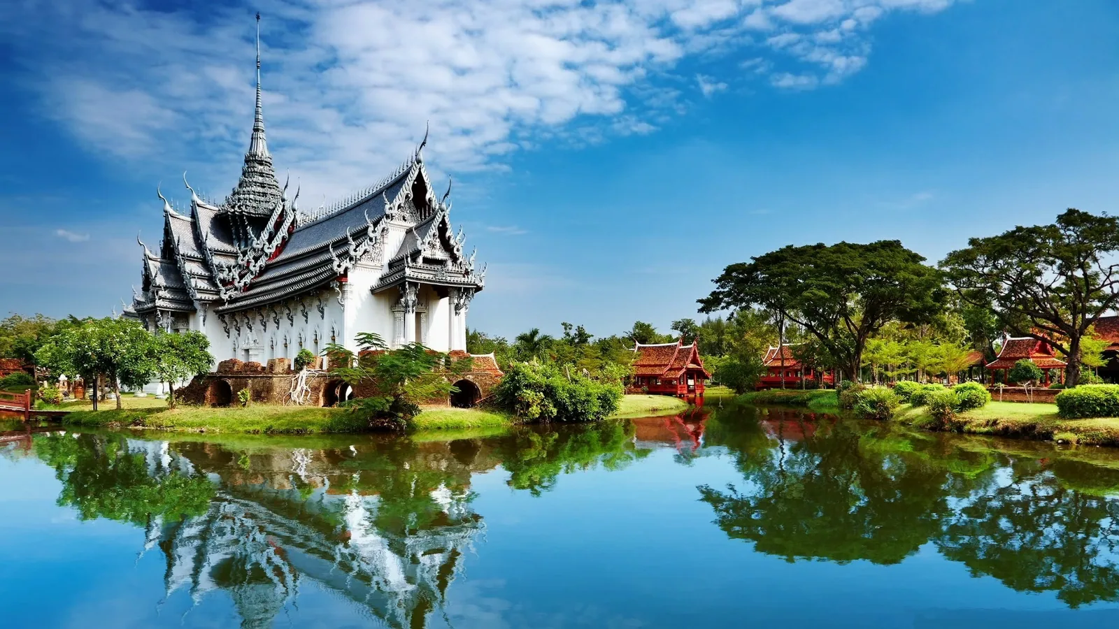 Thailand Temple Garden